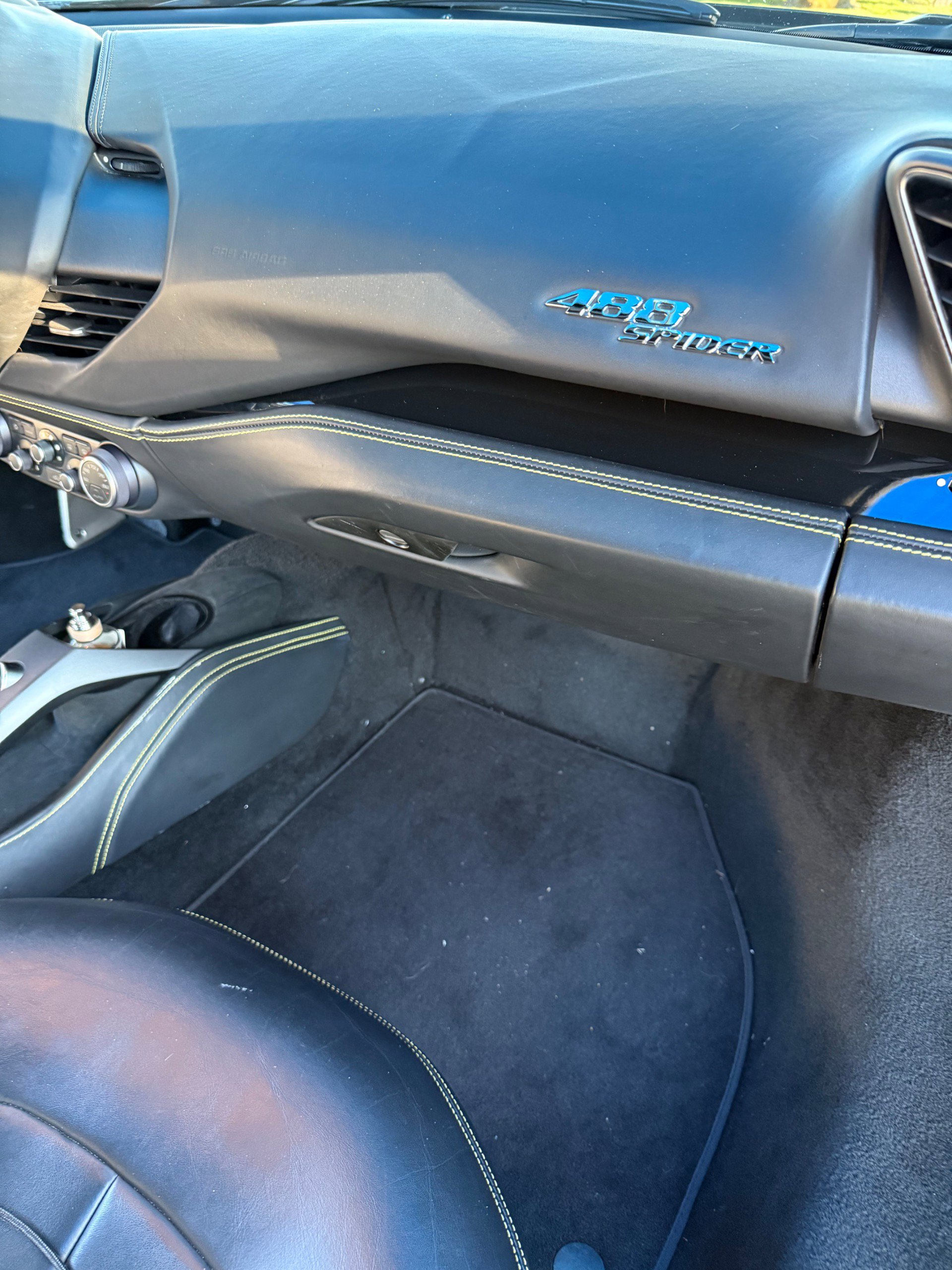 Used 2018 Ferrari 488 Spider RWD image 18