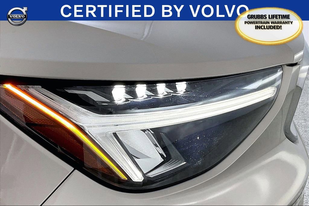 Used 2023 Volvo XC40 B4 Plus image 36