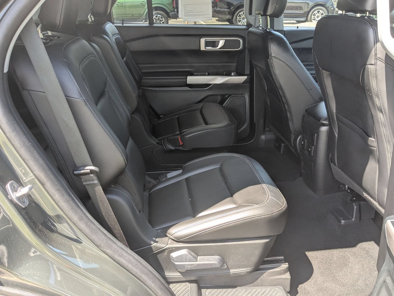 Used 2024 Ford Explorer XLT w/ Equipment Group 202A AWD/4WD image 35