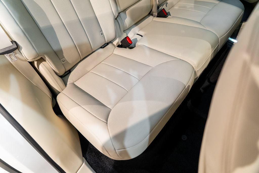 Used 2025 Land Rover Range Rover SE AWD/4WD image 35