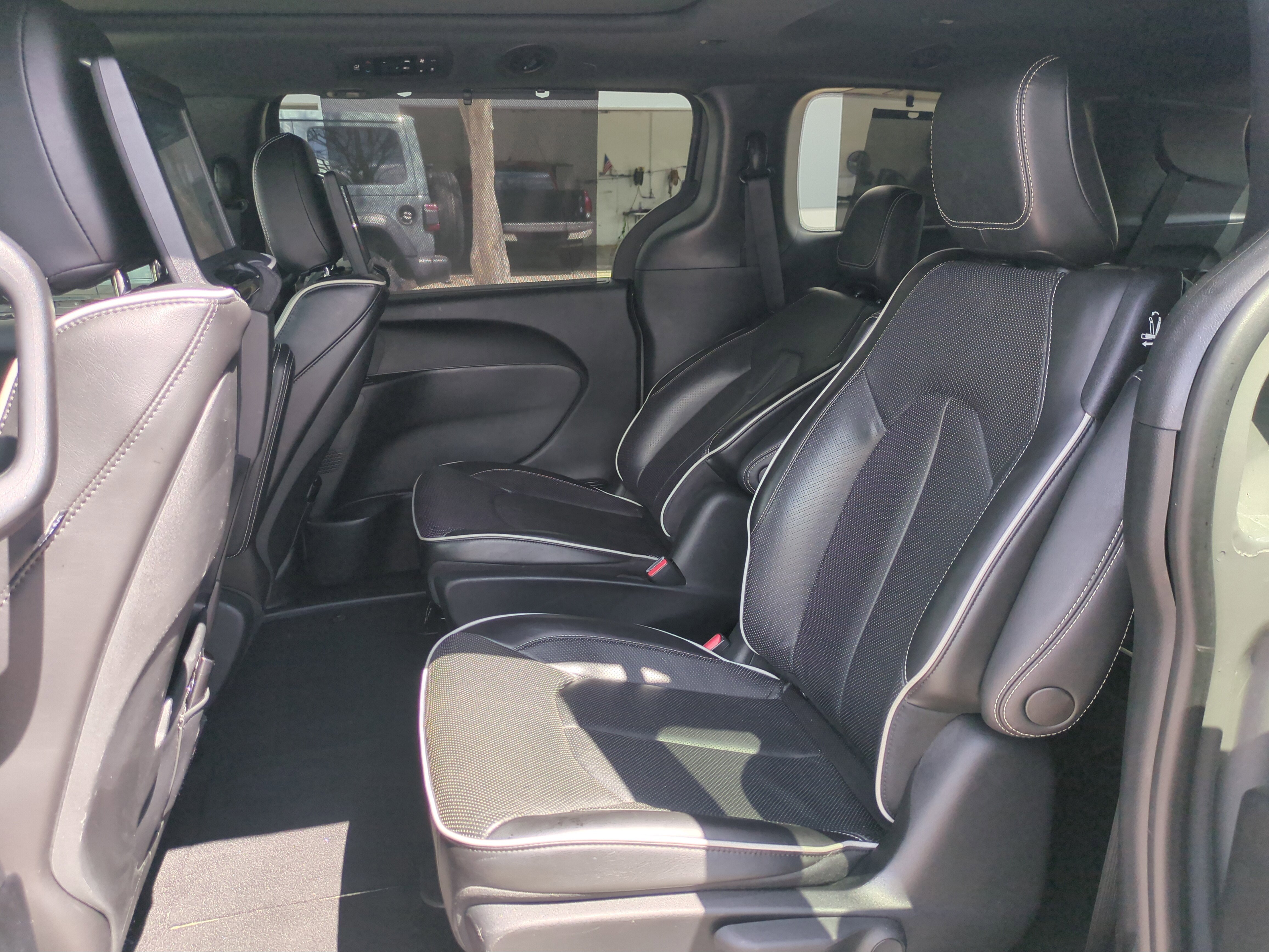 Certified 2023 Chrysler Pacifica Limited w/ Uconnect Theater Family Group image 13