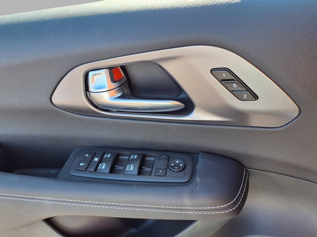 New 2026 Chrysler Pacifica Select FWD image 17