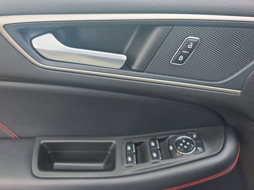 Certified 2021 Ford Edge ST-Line AWD/4WD image 17