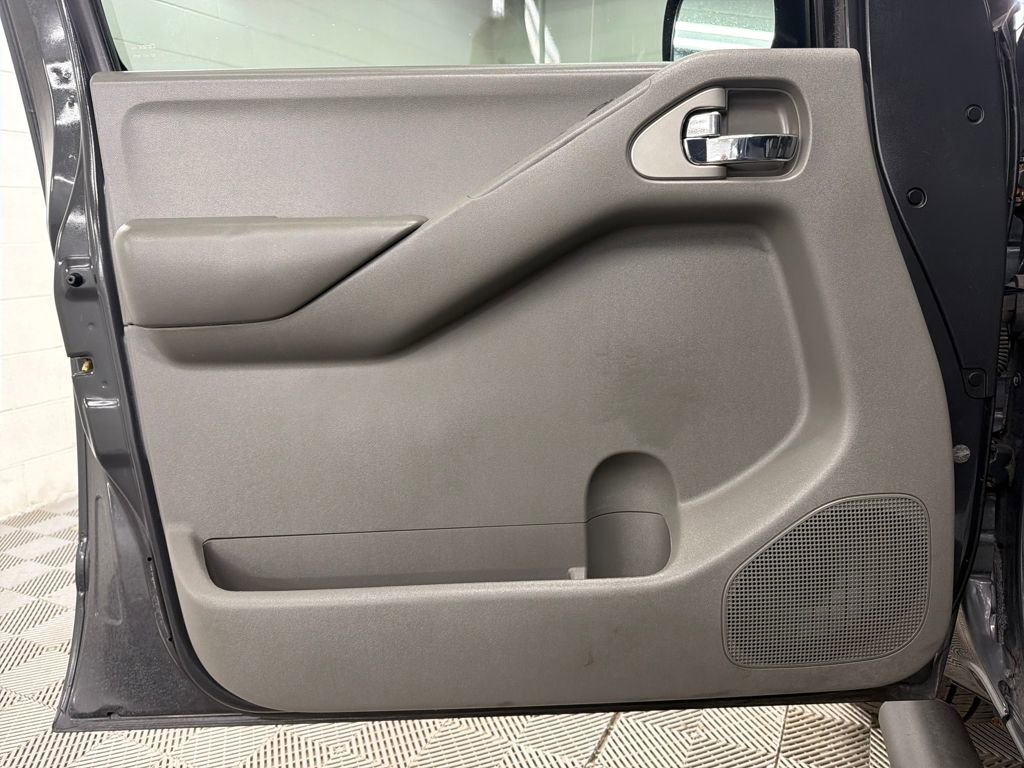 Used 2014 Nissan Frontier SV image 14