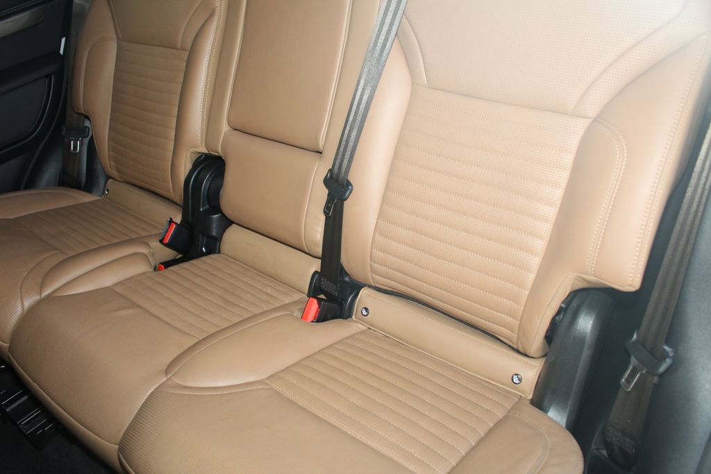 Used 2023 Land Rover Discovery Metropolitan Edition image 24