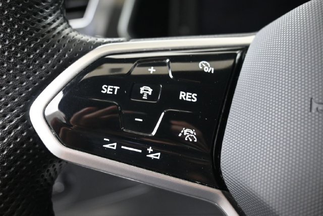 Used 2024 Volkswagen Tiguan SEL R-Line AWD/4WD image 24