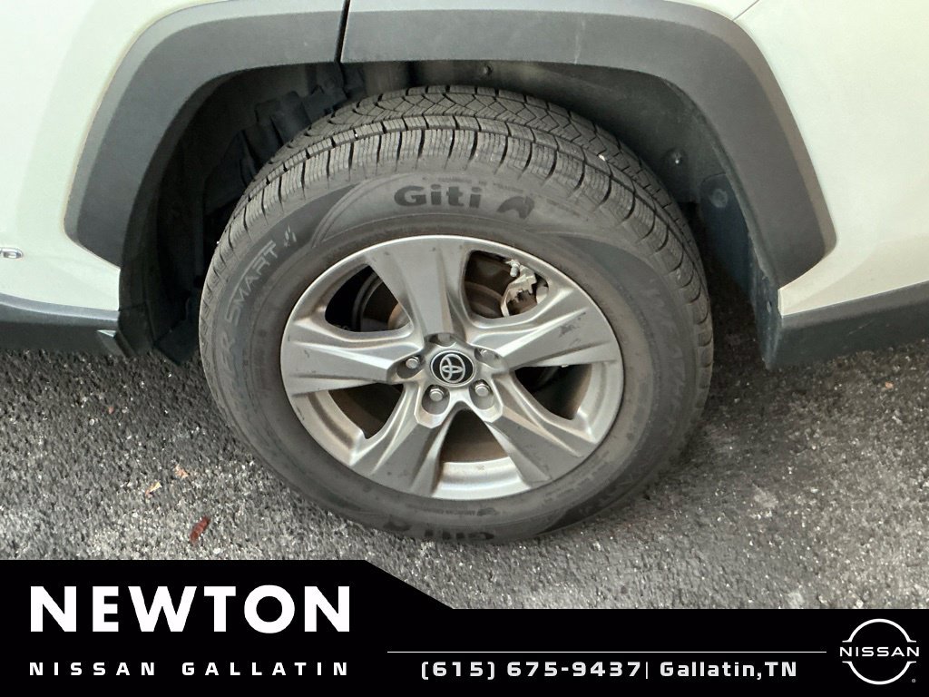 Used 2024 Toyota RAV4 LE AWD/4WD image 7