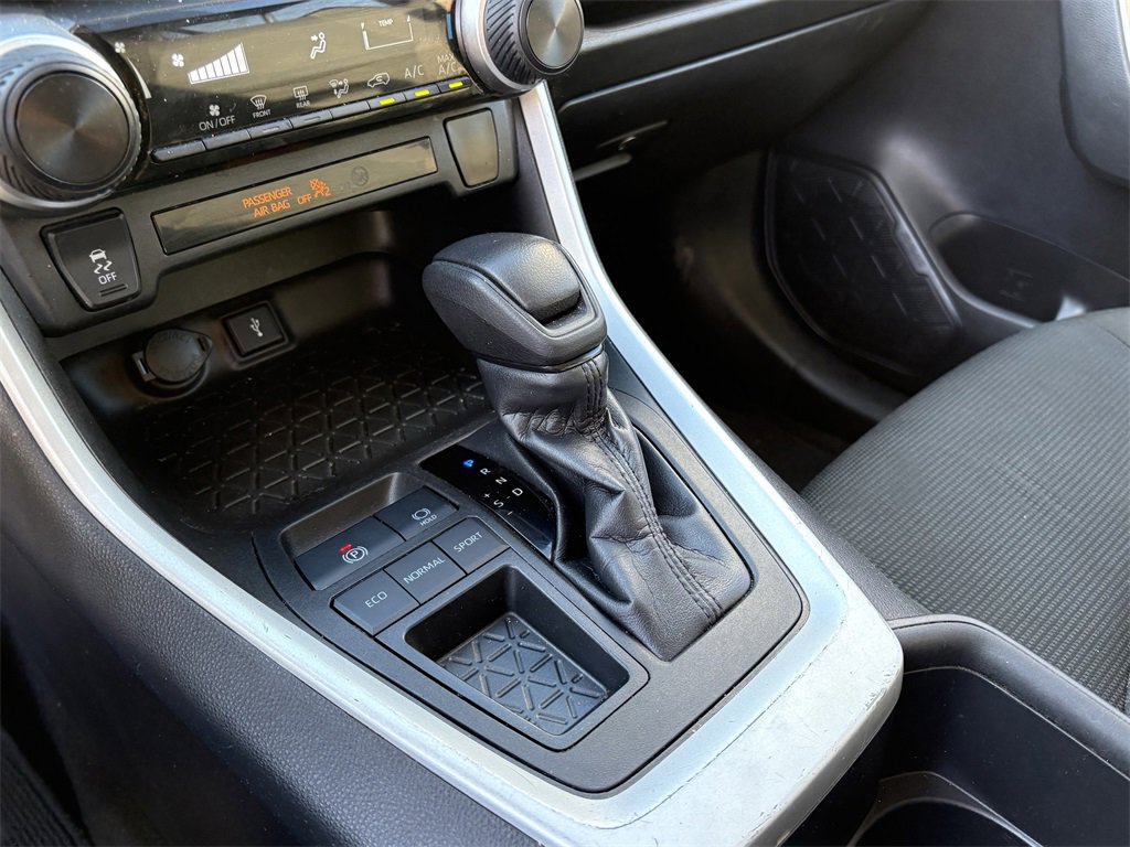 Used 2022 Toyota RAV4 LE image 22