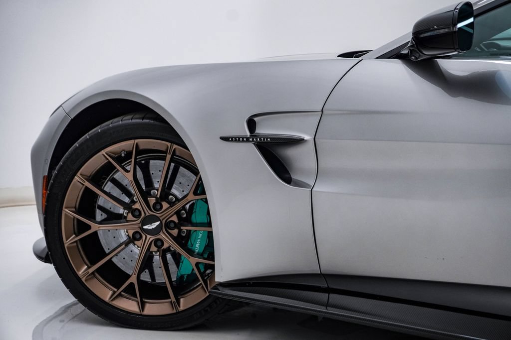 Used 2025 Aston Martin V8 Vantage Coupe RWD image 14