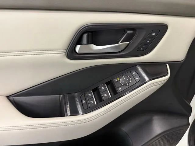 Used 2023 Nissan Rogue SL w/ SL Premium Package FWD image 15