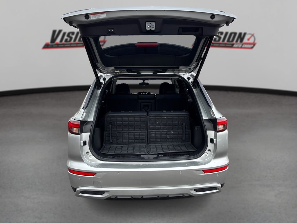 Used 2024 Mitsubishi Outlander SE image 11