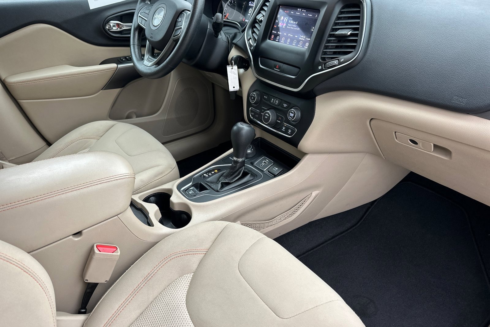 Used 2019 Jeep Cherokee Latitude w/ Popular Appearance Group image 16
