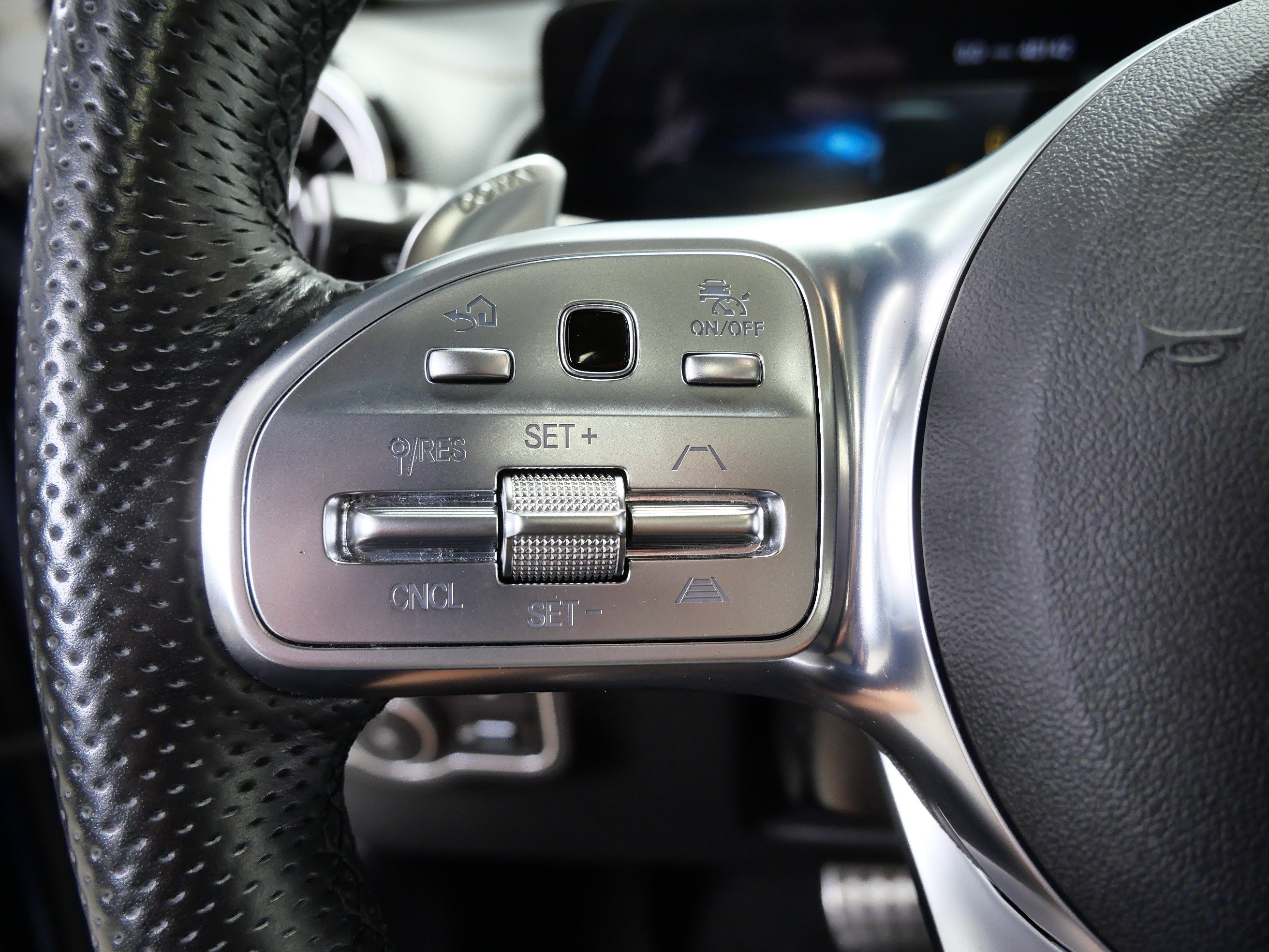 Certified 2022 Mercedes-Benz GLB 35 AMG 4MATIC image 27