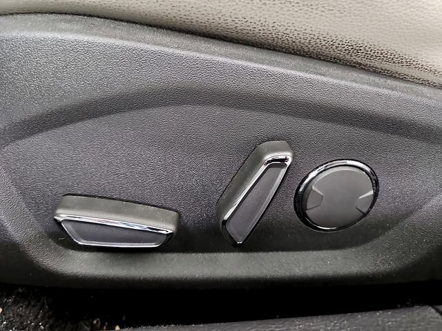 Used 2014 Ford Fusion Energi Titanium w/ Driver Assist Package image 28