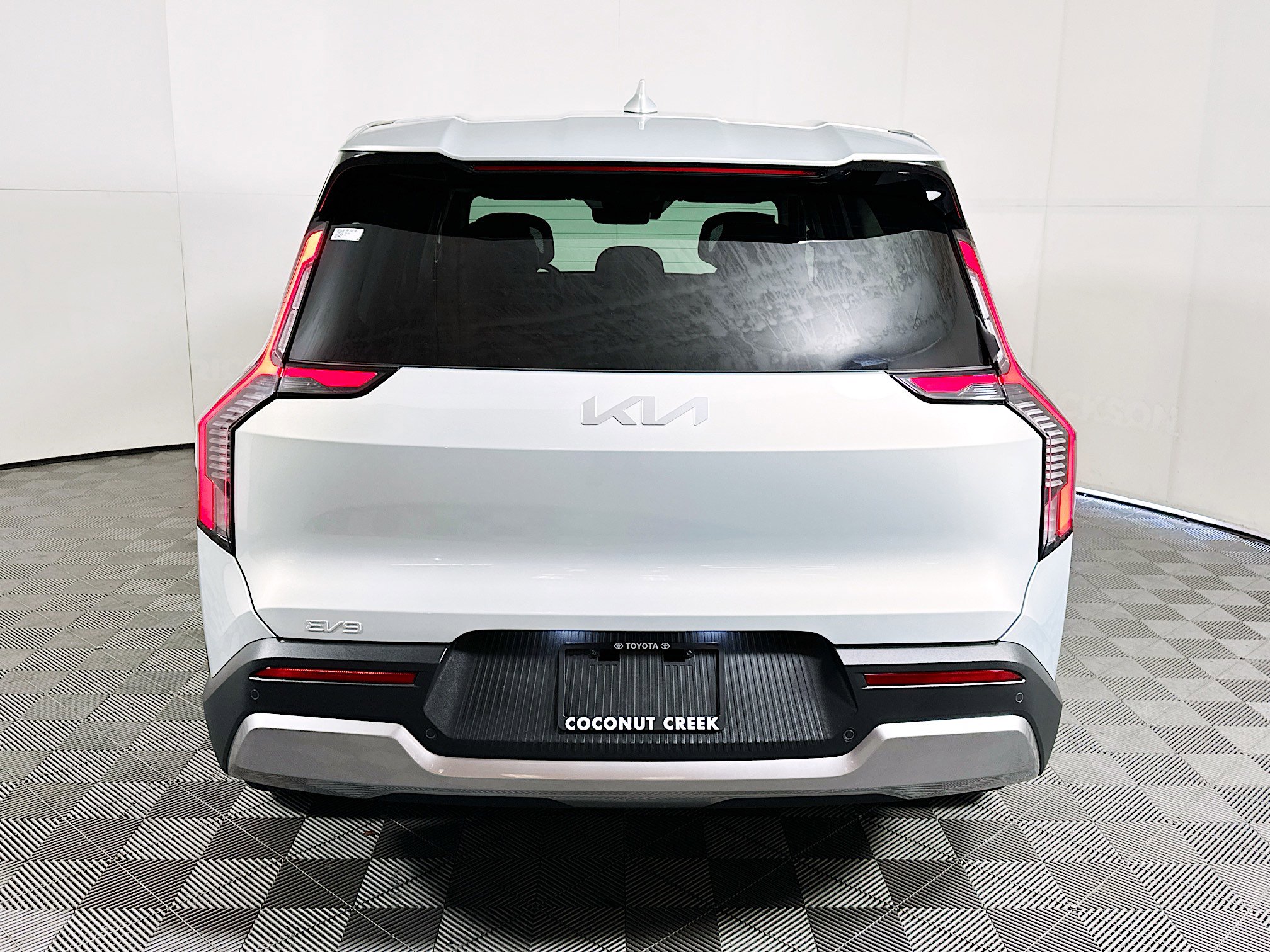 Used 2026 Kia EV9 Light image 4