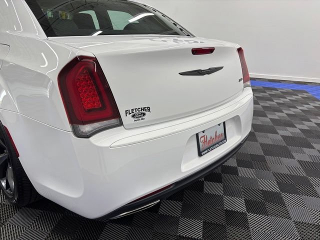 Used 2023 Chrysler 300 Touring w/ Sport Appearance Package RWD image 8