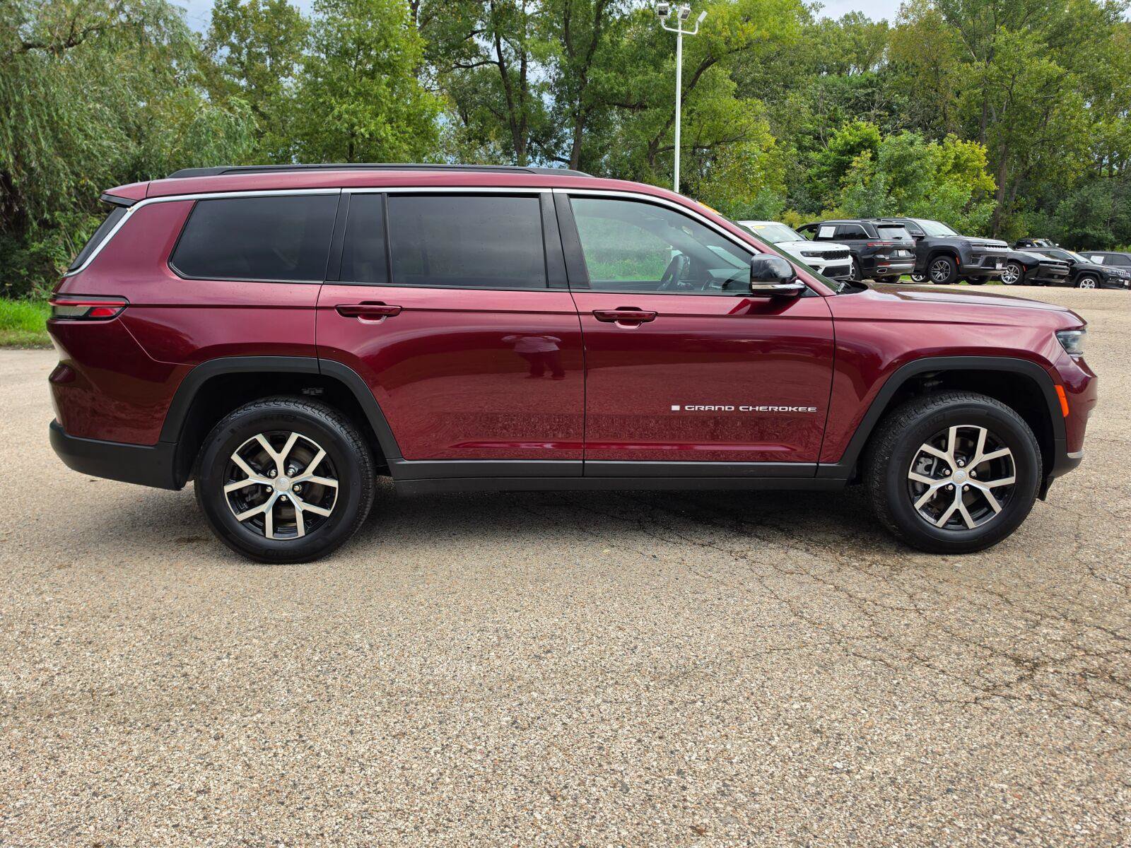 Used 2025 Jeep Grand Cherokee L Limited AWD/4WD image 11