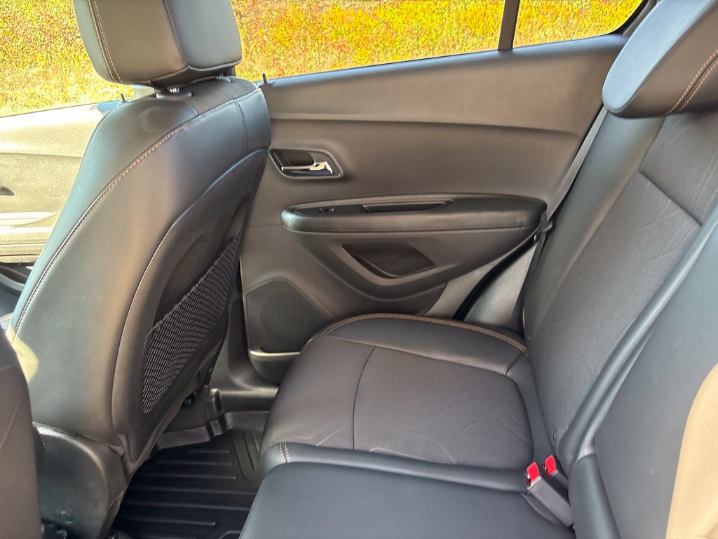 Used 2019 Chevrolet Trax LT w/ LT Convenience Package FWD image 39