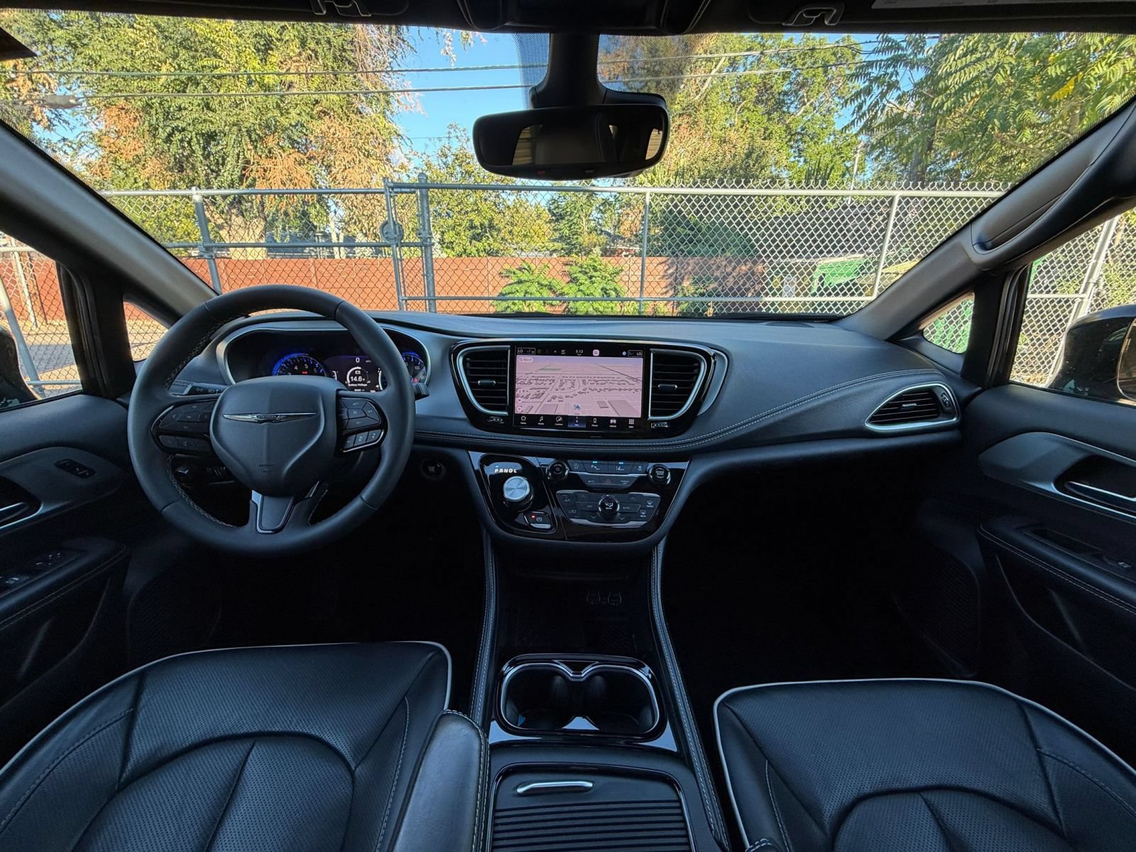 Used 2025 Chrysler Pacifica Limited FWD image 37