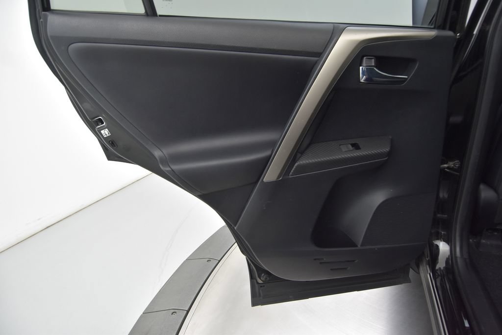 Used 2013 Toyota RAV4 Limited AWD/4WD image 33