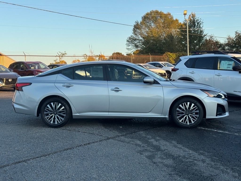 New 2025 Nissan Altima 2.5 SV w/ SV Premium Package FWD image 2