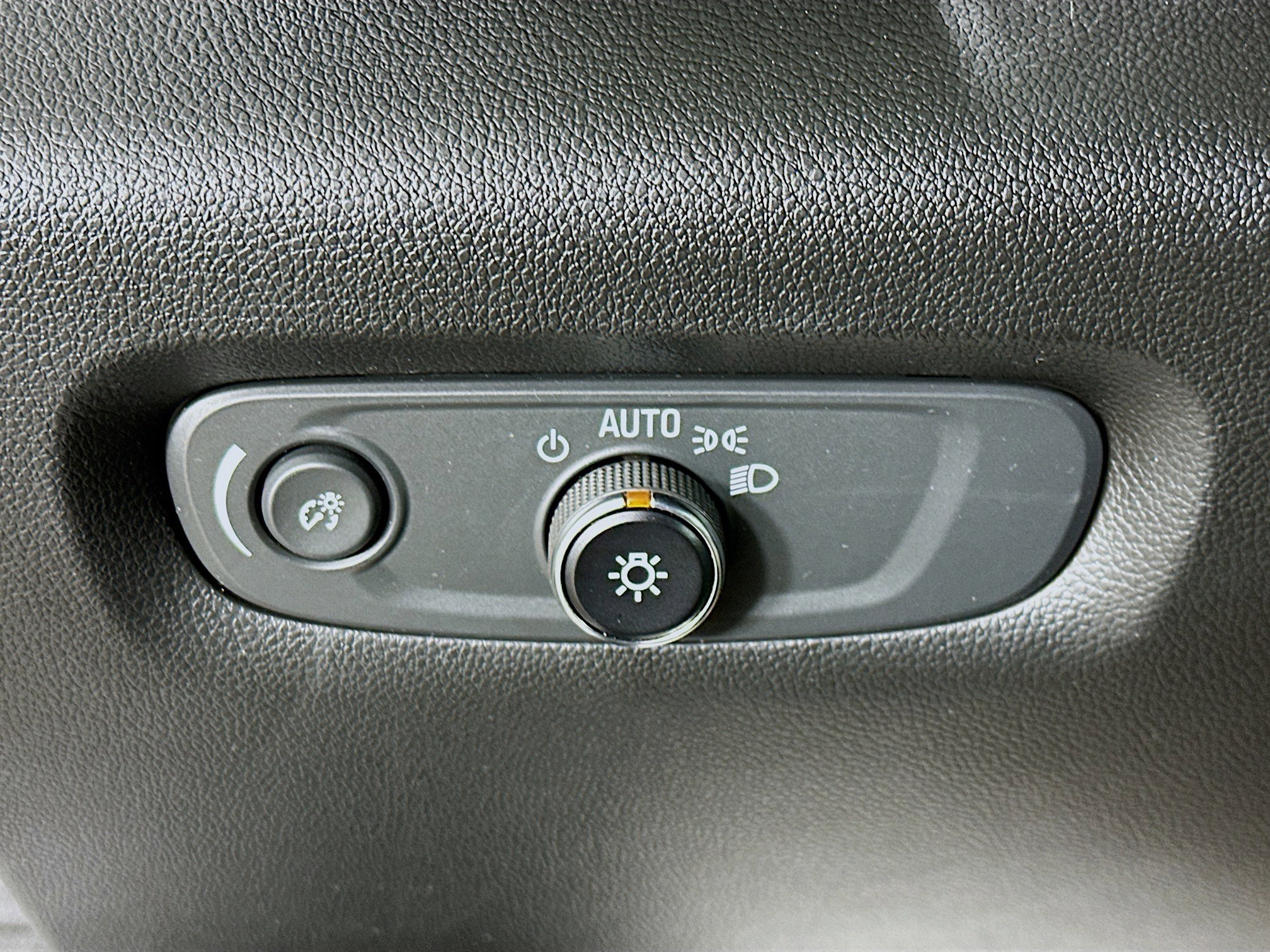 Used 2023 Chevrolet Traverse LT image 17