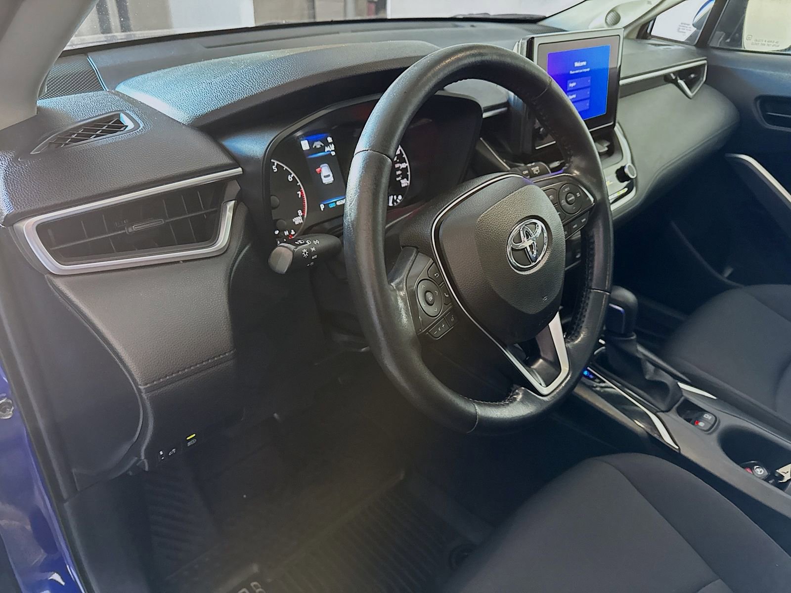 Used 2023 Toyota Corolla Cross LE w/ Moonroof Package image 7