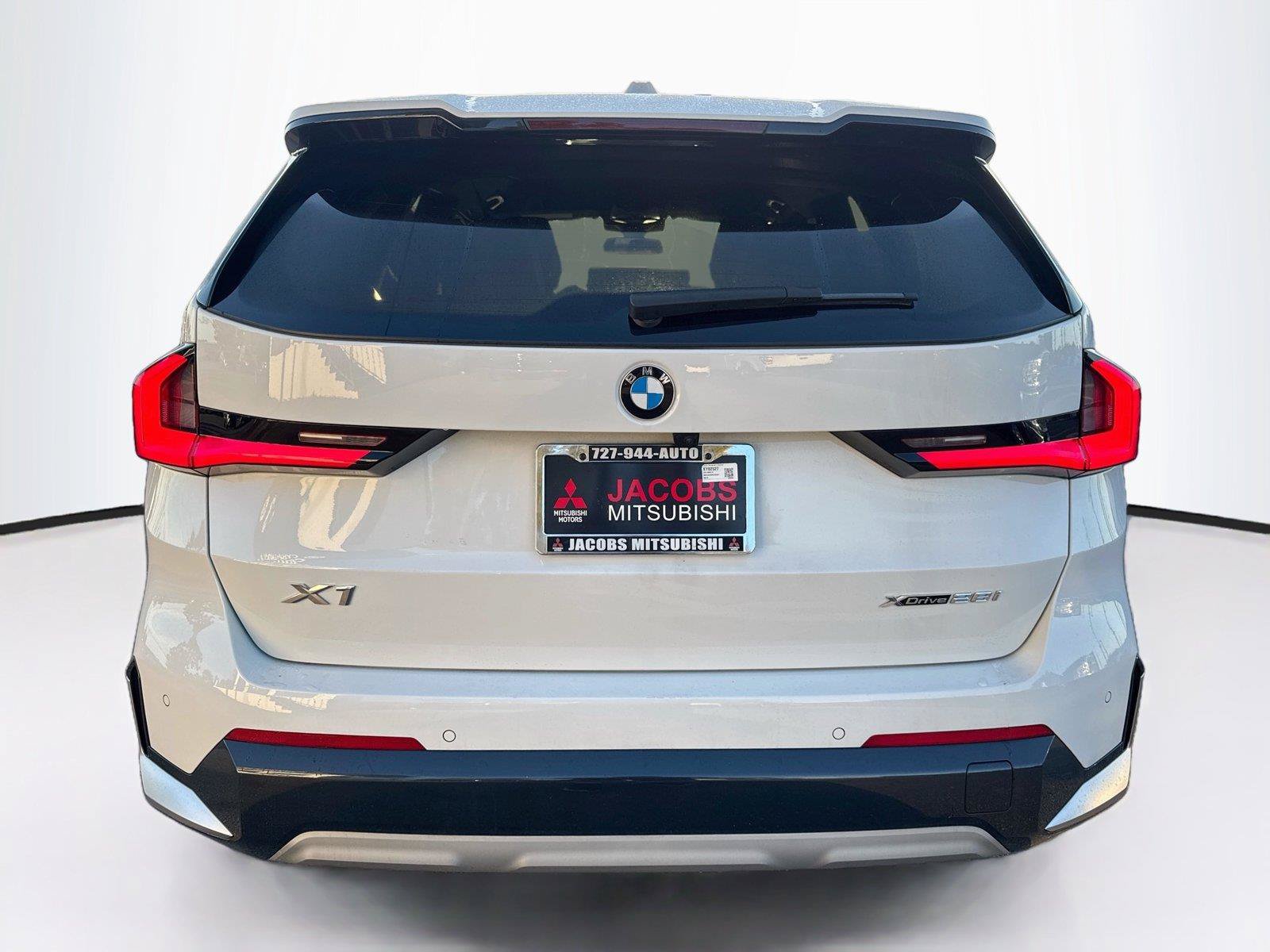 Used 2023 BMW X1 xDrive28i AWD/4WD image 4