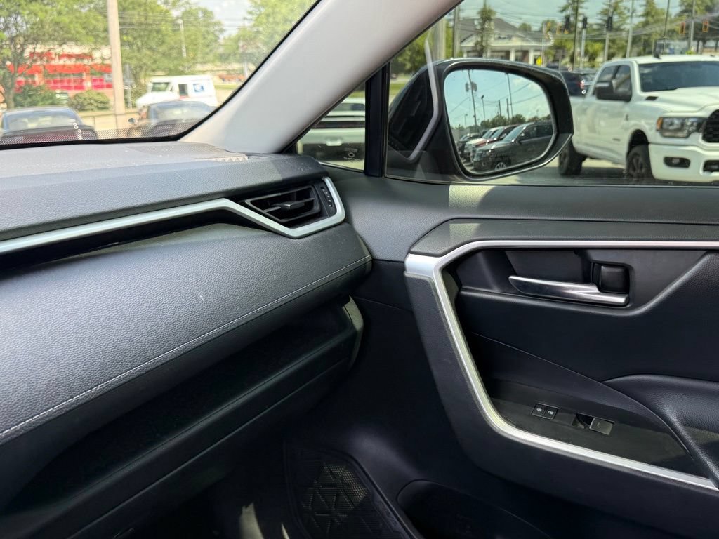 Used 2022 Toyota RAV4 XLE AWD/4WD image 22
