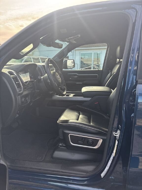 Used 2024 RAM 1500 Laramie AWD/4WD image 15