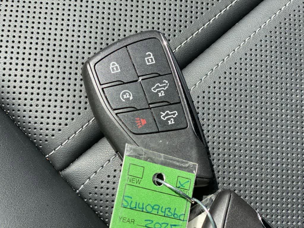 Used 2025 GMC Sierra EV Denali AWD/4WD image 27