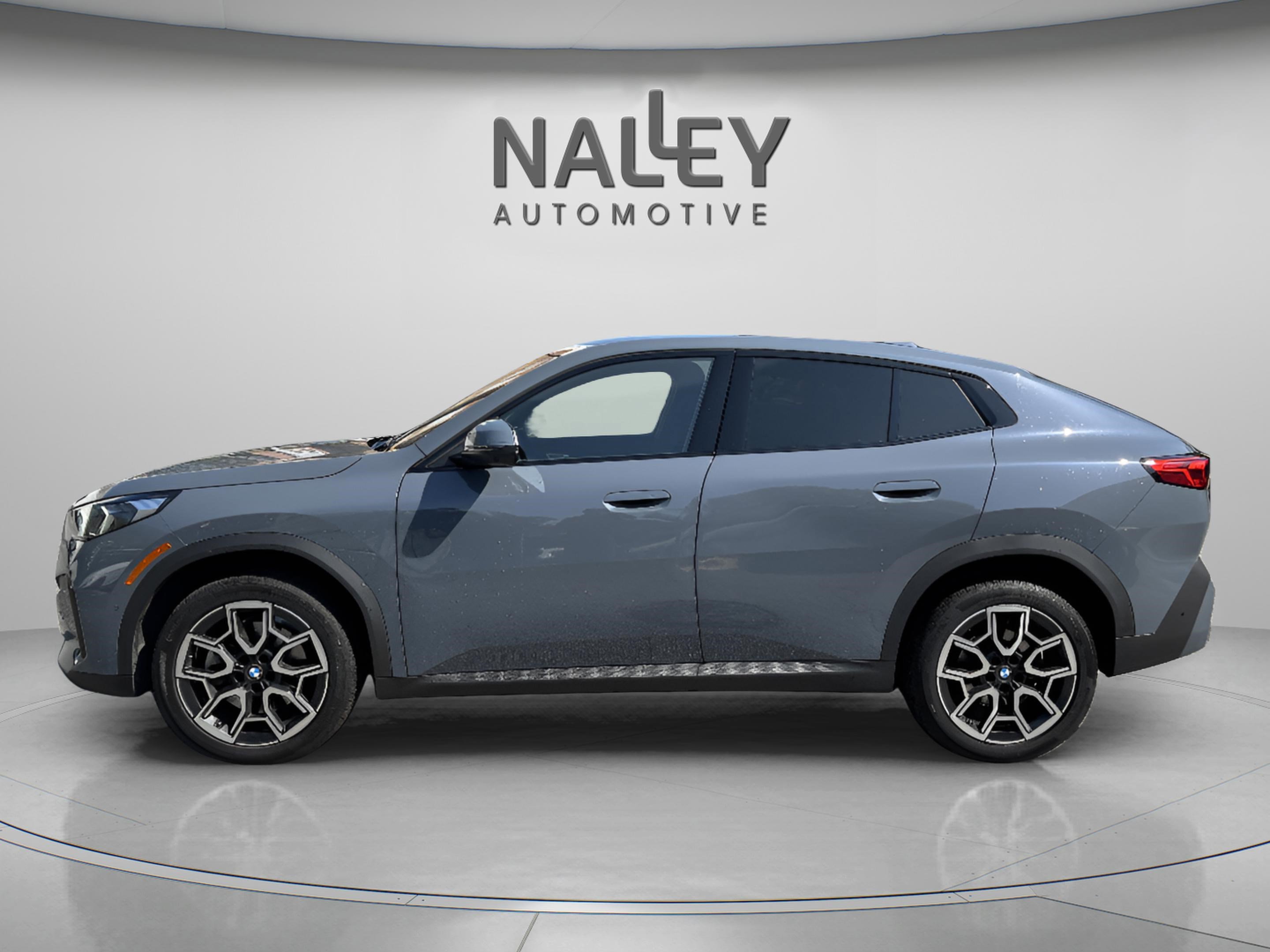 Used 2025 BMW X2 xDrive28i image 2