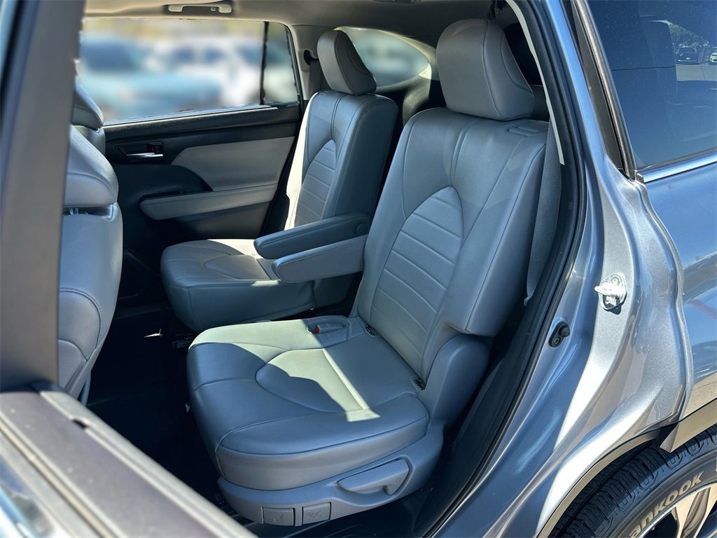 Used 2022 Toyota Highlander XLE image 34