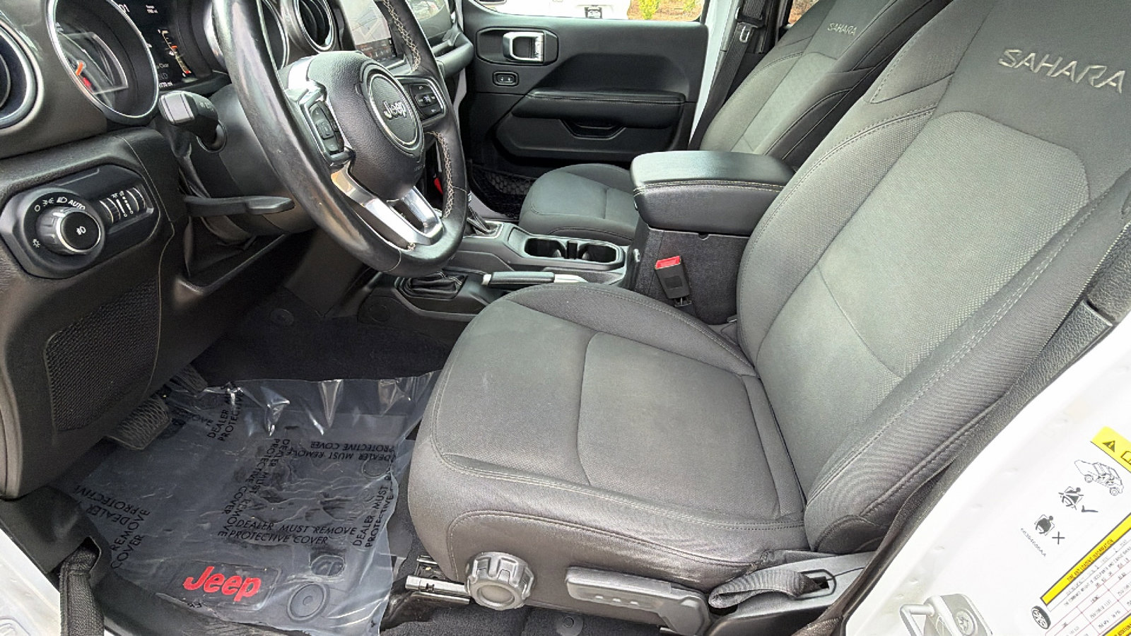 Used 2018 Jeep Wrangler Unlimited Sahara AWD/4WD image 15