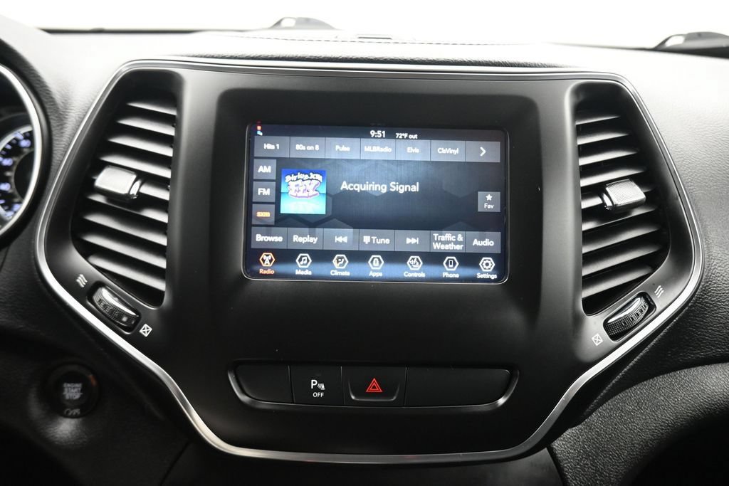Used 2019 Jeep Cherokee Latitude Plus w/ Cold Weather Group AWD/4WD image 16