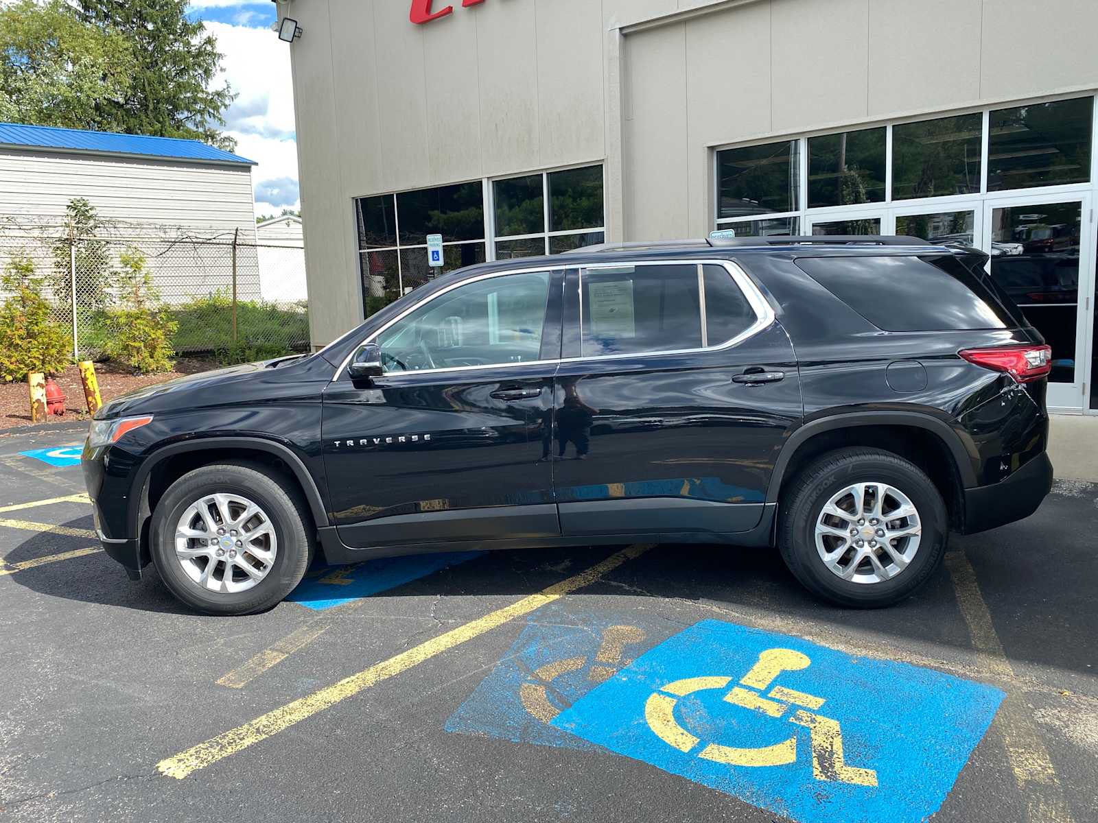 Used 2021 Chevrolet Traverse LT AWD/4WD image 14