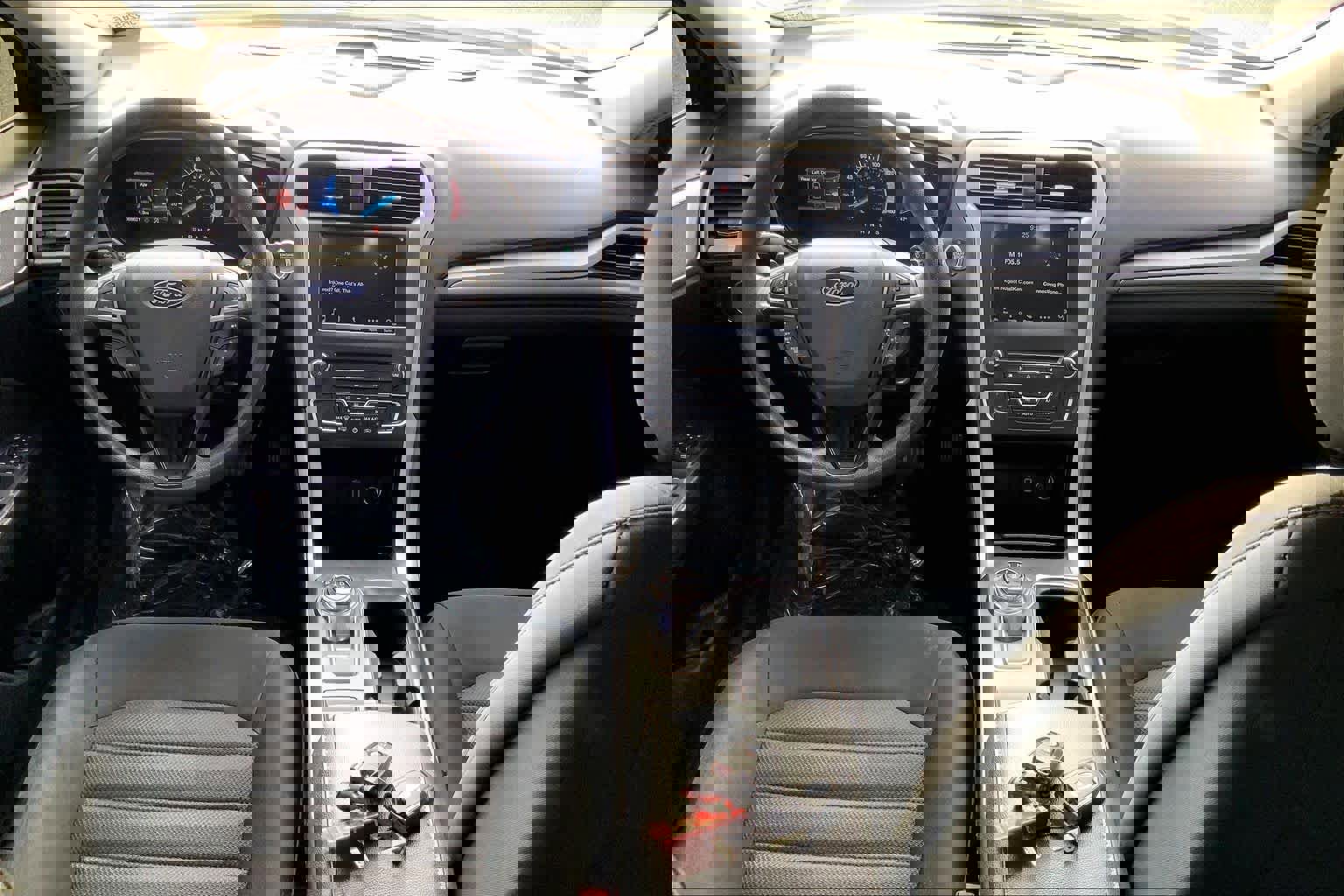 Used 2018 Ford Fusion SE w/ Fusion SE Technology Package image 14