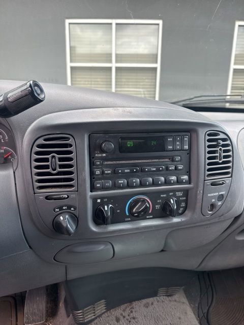Used 2001 Ford F150 XLT AWD/4WD image 17