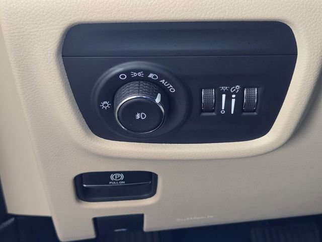 Used 2024 Jeep Grand Cherokee Limited image 30