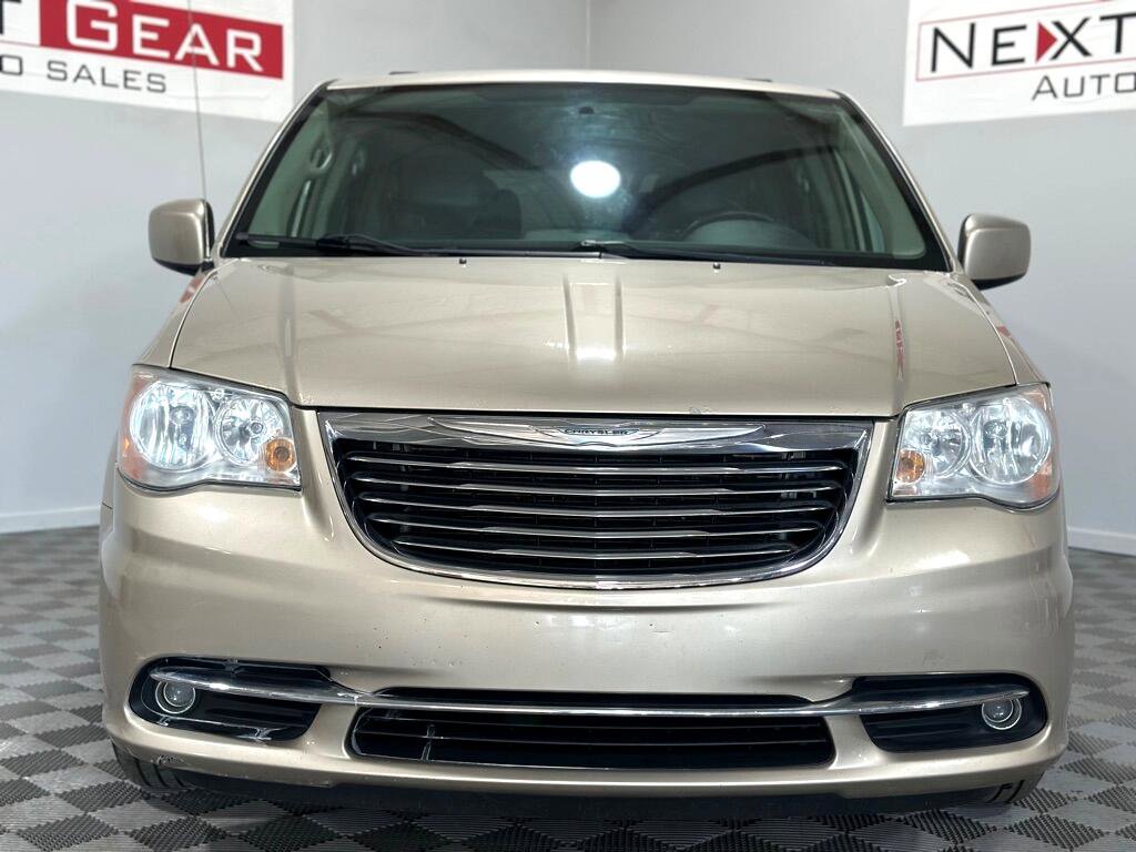 Used 2014 Chrysler Town & Country Touring image 5