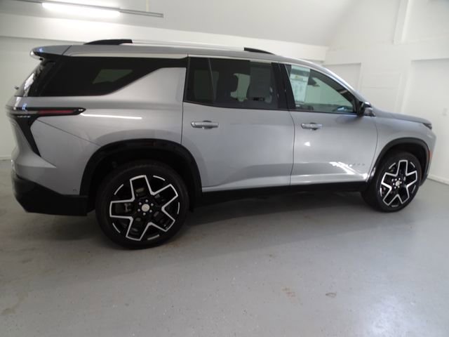 Used 2025 Chevrolet Traverse High Country w/ LPO, Floor Liner Package AWD/4WD image 23