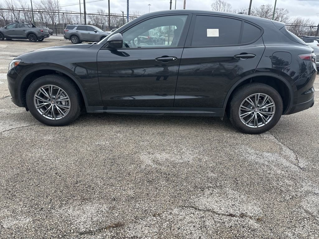 Used 2024 Alfa Romeo Stelvio Sprint image 4