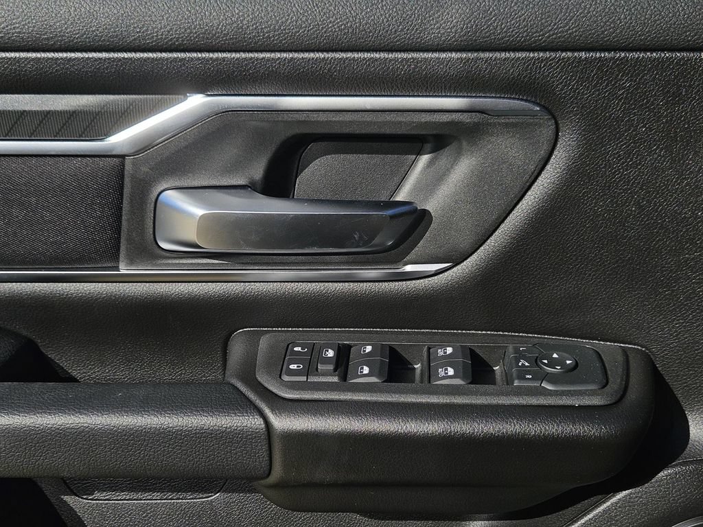 Used 2026 RAM 1500 4x4 Crew Cab image 11