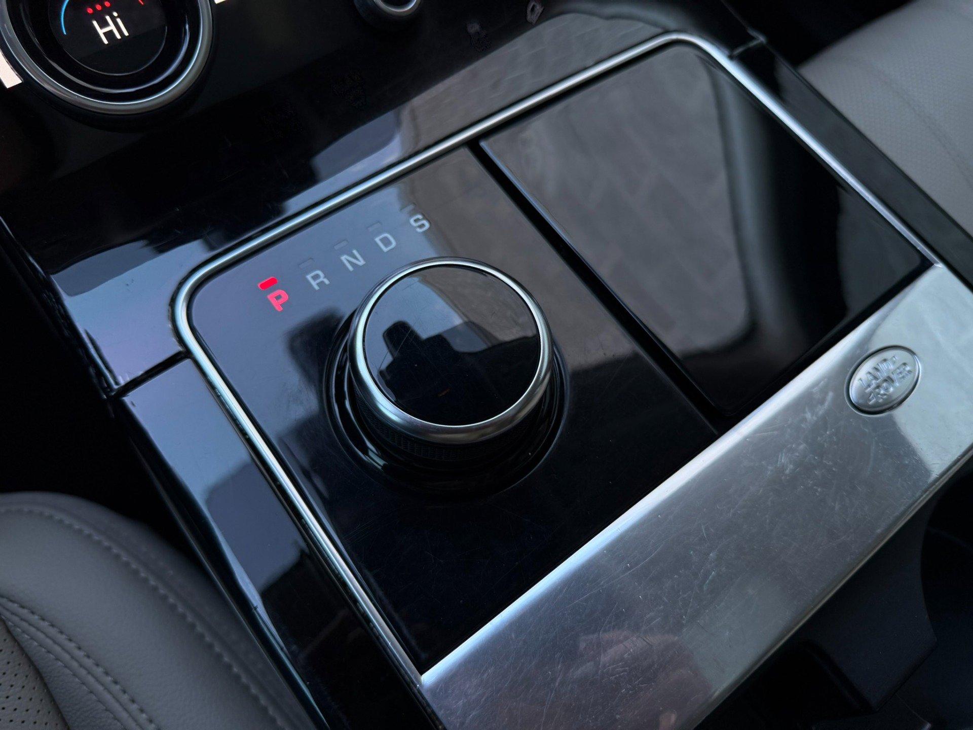 Used 2018 Land Rover Range Rover Velar R-Dynamic SE image 18