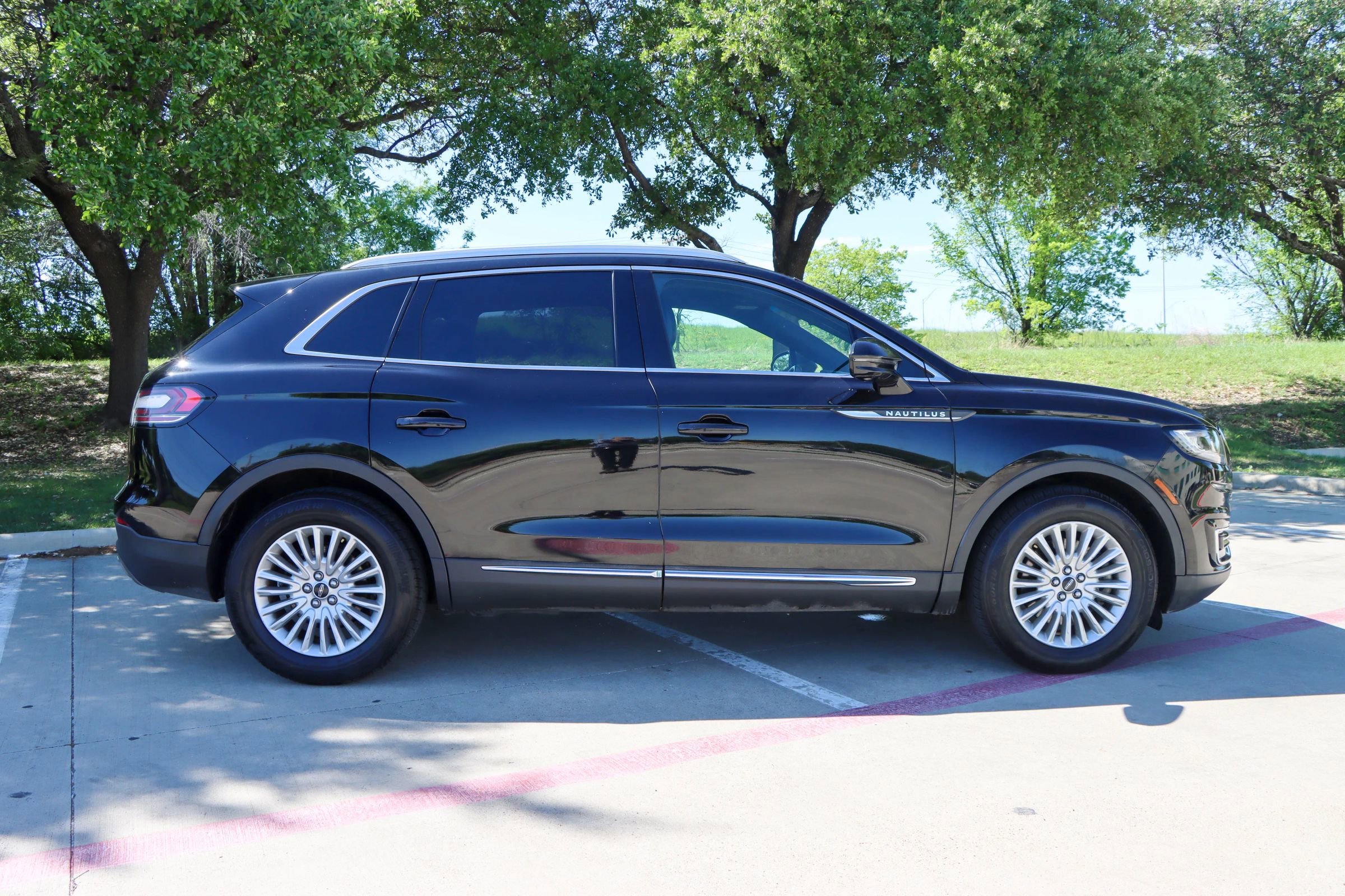 Used 2019 Lincoln Nautilus FWD image 8