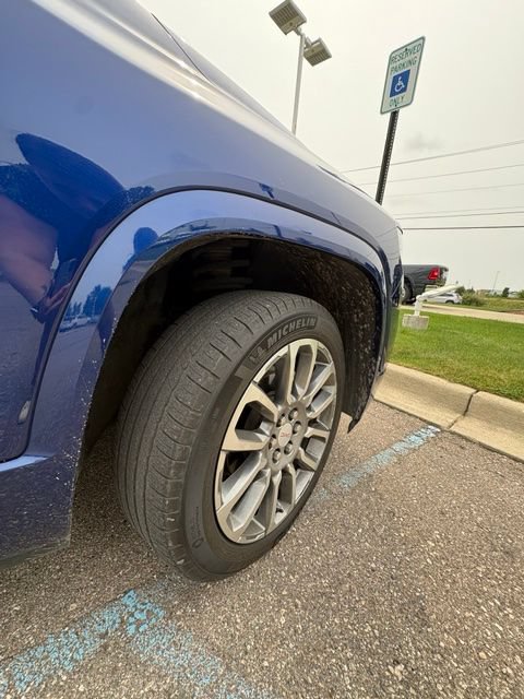 Used 2023 GMC Acadia Denali AWD/4WD image 3