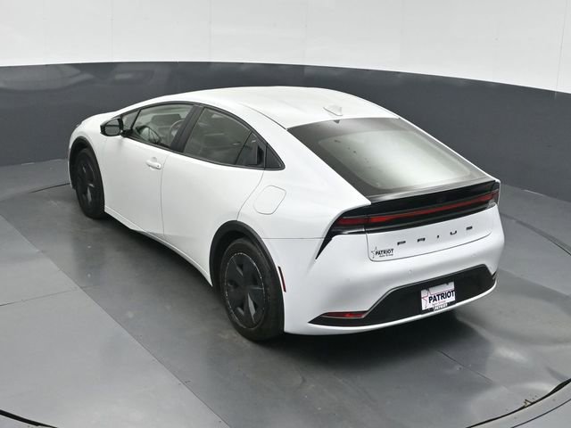 Used 2025 Toyota Prius LE FWD image 33