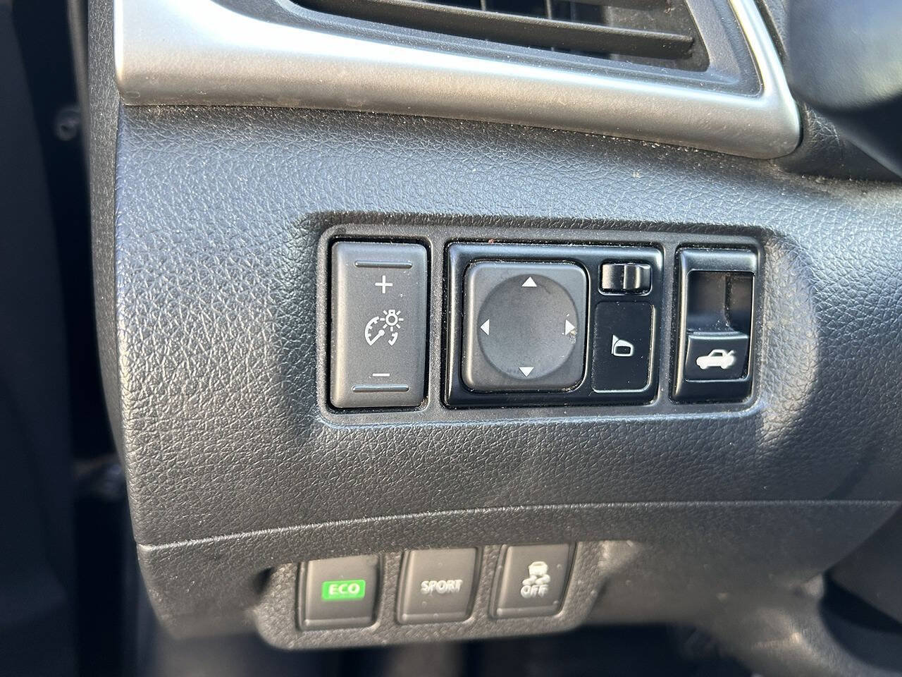 Used 2016 Nissan Sentra SR FWD image 24