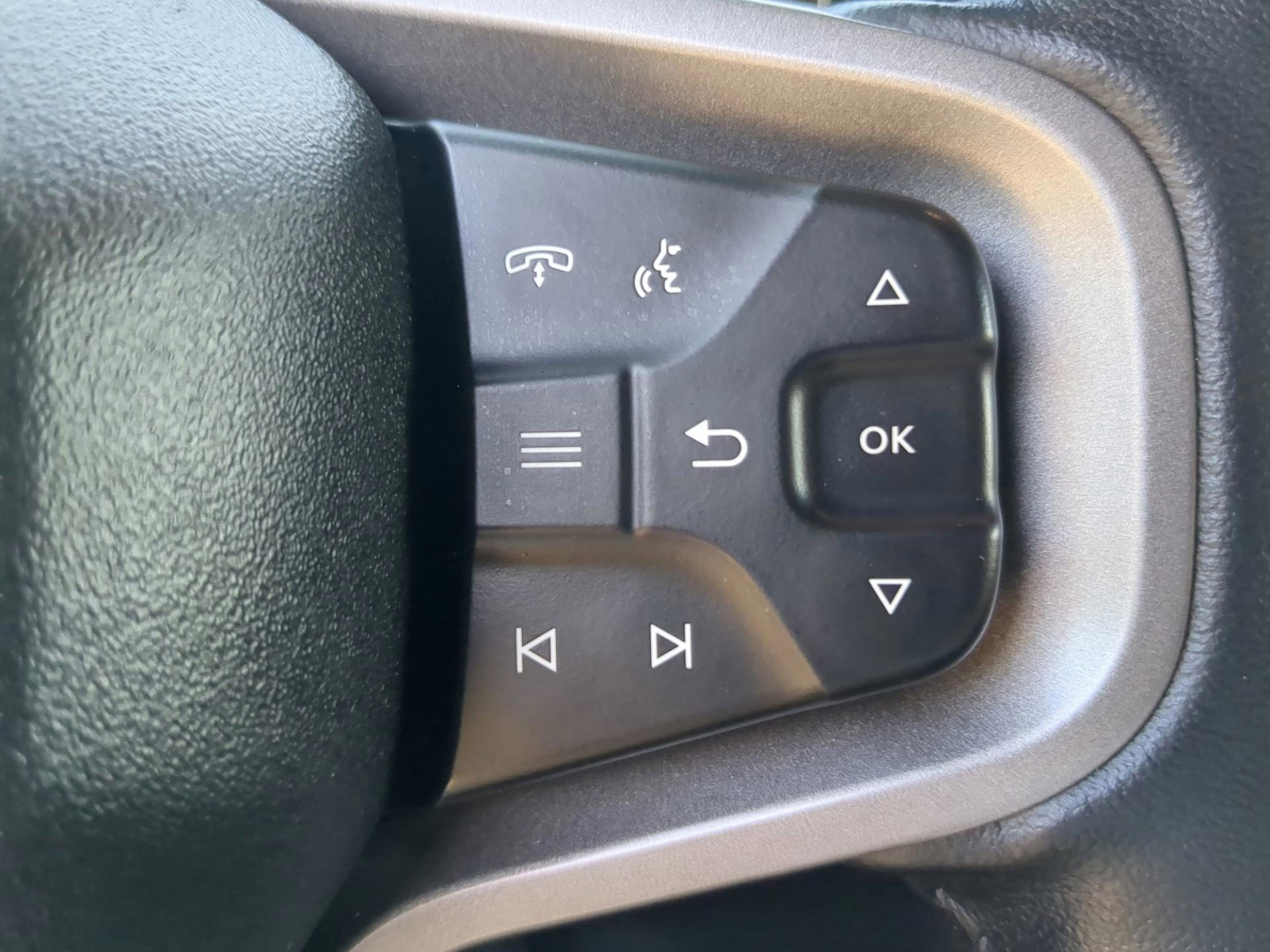 Used 2025 Ford Bronco Badlands image 55