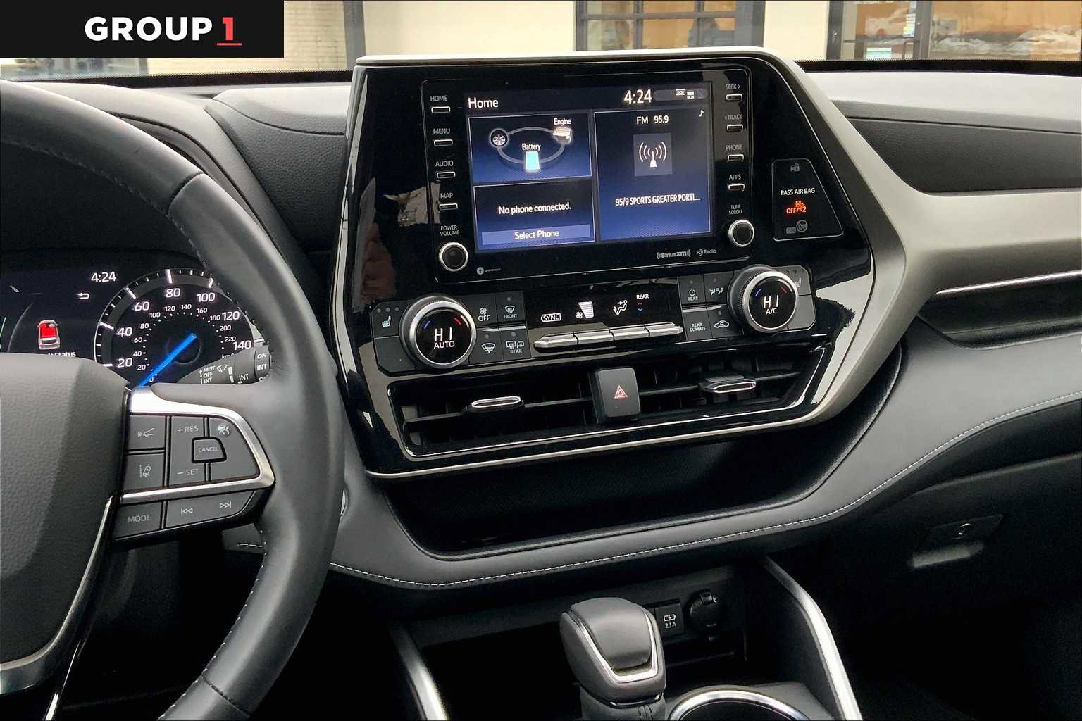 Used 2021 Toyota Highlander XLE AWD/4WD image 7